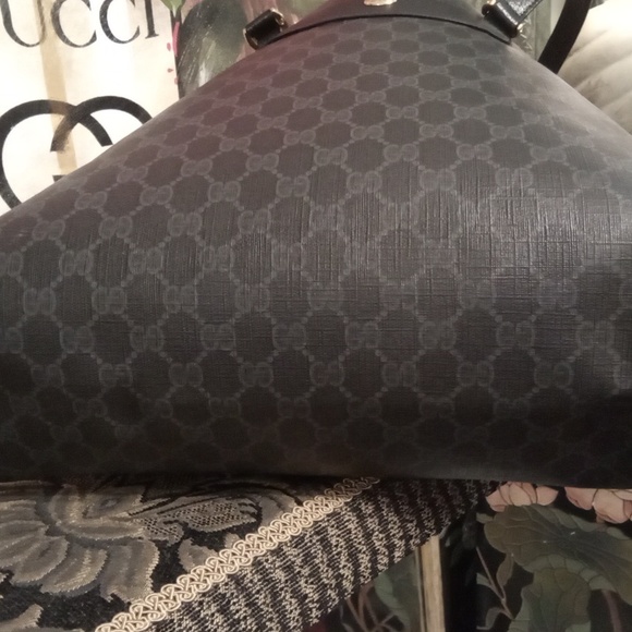 Luxury Authentic Gucci Tote - Picture 5 of 7